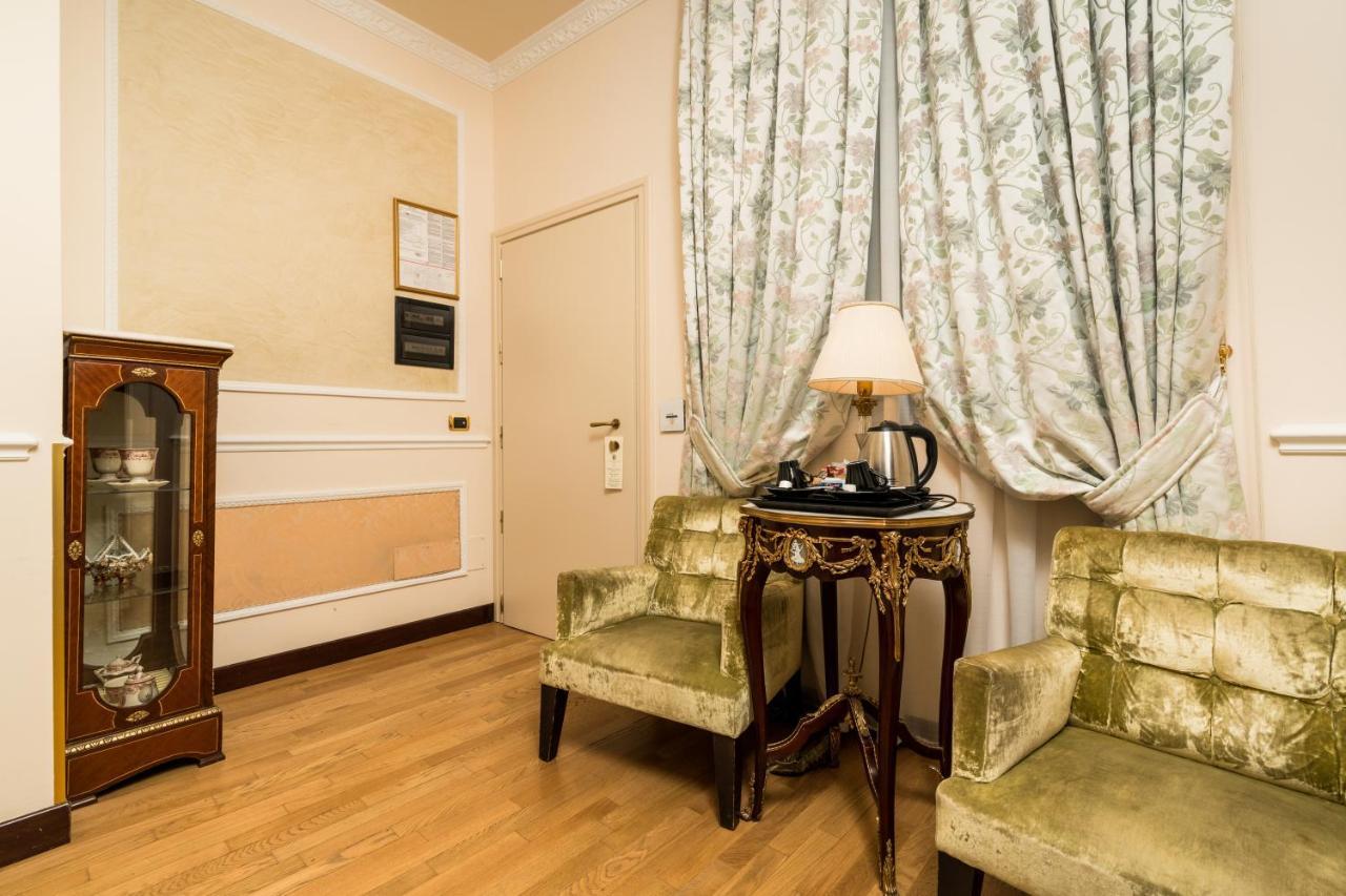 Hotel Bernini Palace Florence Luaran gambar A room at the hotel