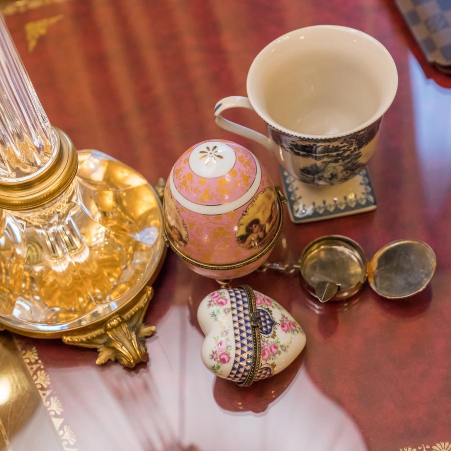 Hotel Bernini Palace Florence Luaran gambar A Fabergé egg and two pendants