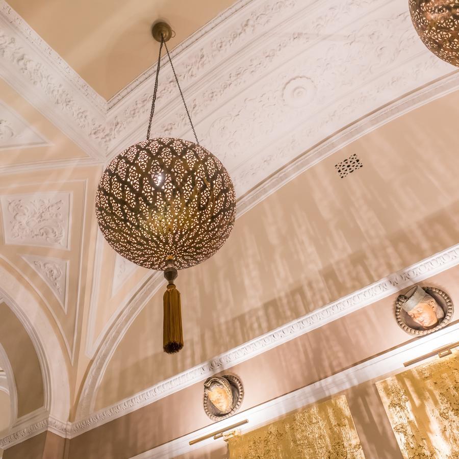 Hotel Bernini Palace Florence Luaran gambar A Moroccan lantern